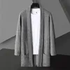 Vestes pour hommes Automne style coréen mode pull pour hommes épaissir et velours hommes cardigan tricoté pull manteau rayure veste mâle S-5XL 231101
