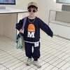 衣類セット男の子スウェットシャツスーツ子供のファッションプリントレター長袖トップカジュアルズボン2ピース10代のトレンド