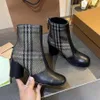 Designer Boots Luxury Boot äkta läder Vinterstövlar Ankelstövlar Kvinna Kort start Sneakers Trainers Sandaler Sandaler av Brand W426 004