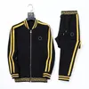 1 Masculino Tracksuits Designer Mens Tracksuit Luxo Homens Sweatsuits Manga Longa Clássico Moda Bolso Correndo Casual Homem Roupas Roupas Calças Jaqueta Duas Peças ZP23