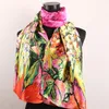 1pcs Fuchsia Oranje Lelie Bloem En Groene Bladeren Sjaals Damesmode Satijnen Olieverfschilderij Lange Wrap Sjaal Strand Zijden Sjaal 260n