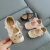 Sandalen Mädchen Sandalen Mesh Mary Janes Schuhe Für Kinder Lederschuhe Aushöhlen Fliege Prinzessin Schuhe Atmungsaktiver Kinderschuh Baby Kleinkinder 230331