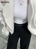 Wełniane mieszanki damskiej Aotvotee White wełniane płaszcz kobiety jesienna zima moda swobodna v luźna kurtka vintage długoterminowe gęste gęste płaszcze 231101
