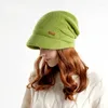 Chapéus 2023 Inverno Plush Pilha Up Hat para Mulheres Outdoor Calor Capa com borda larga e pequena proteção de orelha elegante