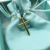 Créateur de mode tiff ring top T S925 Sterling Silver Cross Collier pour les amateurs de mode minoritaire pour hommes, chaîne de clavicule simple et polyvalente