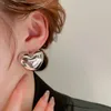 Pendientes de tuerca de Metal brillante para mujer, accesorios de corazón grande de Metal brillante, aretes de amor de Color plateado, joyería para mujer 2023