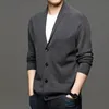 Giacche da uomo Cardigan coreano Maglione da uomo lavorato a maglia Top Abbigliamento maschile Nero a maniche lunghe con scollo a V Wweater Giacca maglione oversize Cappotto da uomo S-3XL 231101