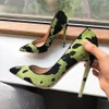 Kledingschoenen tikicup harige grafitti patroon vrouwen groene punty teen hak schoenen uniek ontwerp sexy slip op stiletto pumps plus maat 33-45 231101