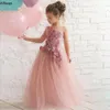 Belles robes de demoiselle d'honneur rose pour le mariage Une ligne Tulle Sheer Neck Little Girl's Pageant Party Robes avec des fleurs 3D Long Princess Kids First Communion Dress CL2124