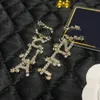 Pendientes de aro de oro de lujo para mujer Diseñador Cuelga los pernos prisioneros del oído Joyería del encanto de la marca Simple Earing Bangle Lady Party Wedding Lovers Gift A852