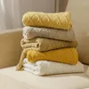 Cobertores Jacquard Microfibra Cobertor Outono Inverno Quente Dormir Macio Confortável para Cama Aconchegante Calor Espessado