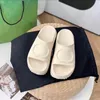 Luxury G tofflor Italien Perforerad logotyp Slip på Sandals Platform Gummi Mules Slipper Women Beach Sandal Thick Thin Bottom Slides Designer Slid Summer Sliders