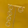 Modische 18-Karat-Gold-Schriftzug-Anhänger-Ohrringe für Damen, asymmetrisches Design, lange Ohrringe, Damen-Designerschmuck für Hochzeitsfeiern, Hochzeitstage