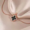 Concepteur de luxe Van Four Leaf Clover Collier Rose Gold Tous Diamants Diamants Double face Titane Steel Non Fade Women Candarbone Chaîne