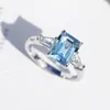 Klastrowe pierścionki klasyczne księżniczka bagietka światła szafir pełny diamentowy pierścień pary dla kobiet geometryczne cyrkonowe zaręczynowe biżuteria prezentowa