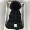 Beanie/Totenkopf-Kappen, Designer-Winter-Strickmütze, Wollmütze für Damen, grob gestrickt, dick, warm, Kunstpelzbommel, Mützen, Hüte, weibliche Motorhaubenkappen, Strickmütze, Hüte für Frauen