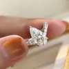 Fedi nuziali Huitan Pera Cubic Zirconia Cristallo Donna Accessori di tendenza di lusso per i gioielli femminili di temperamento della festa della sposa