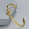 Bangle 2023 Fashion Simple Cross Armband Rostfritt stål i sidled ingen blekfärg Öppna armband för kvinnliga män smycken gåvor