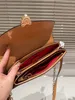 Designer -Tasche Frauen hochwertige Leder -Umhängetasche Luxus Metallketten Crossbody Tasche 2023 Neue tragbare Gegenstände Handtasche