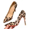 Сандалии летние сексуальные высокие каблуки патентная кожа дизайнерская обувь классическая леопардовая вечеринка обувь роскошные заостренные женские туфли