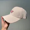 Klassieke designer baseball caps Mannen vrouwen trends Nylon Bucket Hats retro duck cap Driehoek metalen top Casquette hta