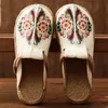 Slippers Bohemian Vrouwen Zomer Vrouwelijke Slides Borduren Plat met Vrouw Schoenen Retro Bloem Handgemaakte Beknopte Dames 231101