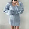 Kadın Sweaters Koreli Şık Mavi V yaka Twist Desen Uzun Kollu Örme Kazak Mahsul Üstleri Yüksek Bel İnce Mini Etek Kadın 2 PCS Takım Seti