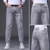 Herren-Jeans, Designer-Luxus, leichter Luxus, europäische Waren, 2023, Sommer, neuer High-End-Trend, elastisch, schmale Passform, kleiner Fuß, Business 07E3