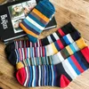 Herrstrumpor Color Stripes Socks De senaste Design Men's 5 Pairs Striped Socks Passar Fashion Designer Colored Cotton 231101