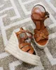 Sandales Nom de marque Lady coins Tribute sandales espadrilles compensées en cuir Sandales compensées pour femmes chaussures à talons hauts design de luxe J0525