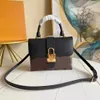 7A Designer Totes borse Borse a tracolla Lock Postman Bag Donna Vera pelle Borsa da donna di lusso portatile Borsa a tracolla Shopping Messenger Tote Bags