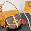 Tasarımcı saumur bb çanta eyer çantası kadın epi deri dalgalanma omuz çantası daire logo lüks el çantası üst kaliteli monogramlar crossbody çanta zarf çanta