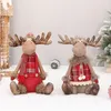 Decoraciones navideñas Tela roja Estirable Postura de pie Decoraciones de muñecas de alce de dibujos animados