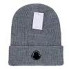 Beanie / Skull Caps Designer Knitwear Temperamento Versátil Beanie Malha Quente Carta Triângulos Design Chapéu Presente de Natal Cand Goose Hat