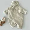 Rompertjes Koreaanse baby jumpsuit met sjaal set herfst winter lamswol romper voor jongens meisjes peuter babykleding losse geboren onesie 231101