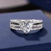 Anneaux de mariage Huitan délicat dame bague de fiançailles avec coeur zircone mode croix doigt bijoux pour femmes accessoires de bande élégants