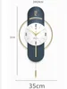 壁の時計時計モダンなデザインスイングリビングルームウォッチシンプルなアイアンハンギングホーム