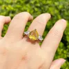 Anneaux de mariage charmant jaune grand cristal Zircon coeur d'amour pour les femmes couleur argent pierre bague de luxe bijoux de mode