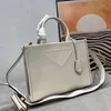 Designer tas van rundleer Dames spiegelkwaliteit Tote Bag Klassieke luxe handtassen Maxi tassen Crossbody tassen Boodschappentassen met grote capaciteit Portemonnee 231015