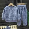 Kläder sätter babyflickor för Borns Autumn Winter Kids Boys Plus Fleece Warm Sweater Tops Pants 2st Suit 02 år 231102