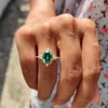 Anéis de casamento Caoshi moda delicada banda para mulheres brilhante verde zircônia cristal pedra dedo jóias cerimônia de noivado festa