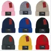 Svart designer hatt tjock vinter beanie hattar för män och kvinnor mode universal ull stickad skalle cap höst utomhus motorhuven femme fast färg fa04