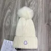 Beanie/Totenkopf-Kappen, Designer-Winter-Strickmütze, Wollmütze für Damen, grob gestrickt, dick, warm, Kunstpelzbommel, Mützen, Hüte, weibliche Motorhaubenkappen, Strickmütze, Hüte für Frauen