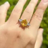 Fedi nuziali Affascinante giallo grande cristallo zircone cuore d'amore per le donne Anello in pietra color argento gioielli di moda di lusso