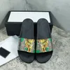 donna Uomo Pantofole sandali Spiaggia Designer di lusso Estate Moda graffiti Infradito Scarpe da donna in pelle Pantofola sneakers Ciabatte con doppia fibbia