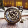 懐中時計レトロな豪華な花の彫刻ケースクォーツメンのための時計アラビア数ダイヤルフォブチェーンネックレスペンダントマンクロックプレゼント