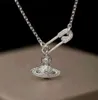 Vivian Designer Halsband Clover Moissanite Chain Saturn Pearl motsvar Personlighet Avancerad krage kedja Små doftkedjor för män 6158ESS