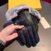 Kvinnor handskar designer läder fem fingrar handskar herr modhandskar plysch pekskärm fårskinn lyxiga handchuhe vinter varma handsken g231126pe-5
