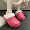Casa sapatos botas 2023 fábrica atacado chinelos de algodão para as mulheres no inverno interior bonito solas grossas quentes sapatos de pelúcia domésticos