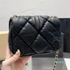 Designer kvinnor crossbody väska lammskinn mjukt moln läder mini klaff handväska lady cross body väv kedja axelväskor